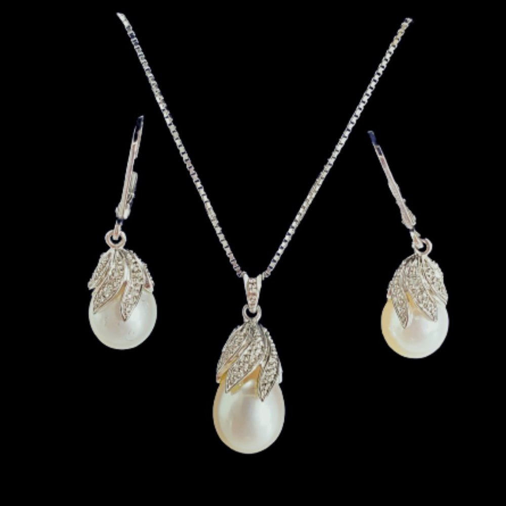 Ridge Pearl/Opaque Cultured Pearl Earring/Pendant Set CFWP Diamond Leaf